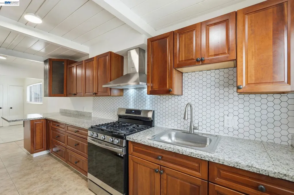 2858 17th Street San Pablo CA 94806