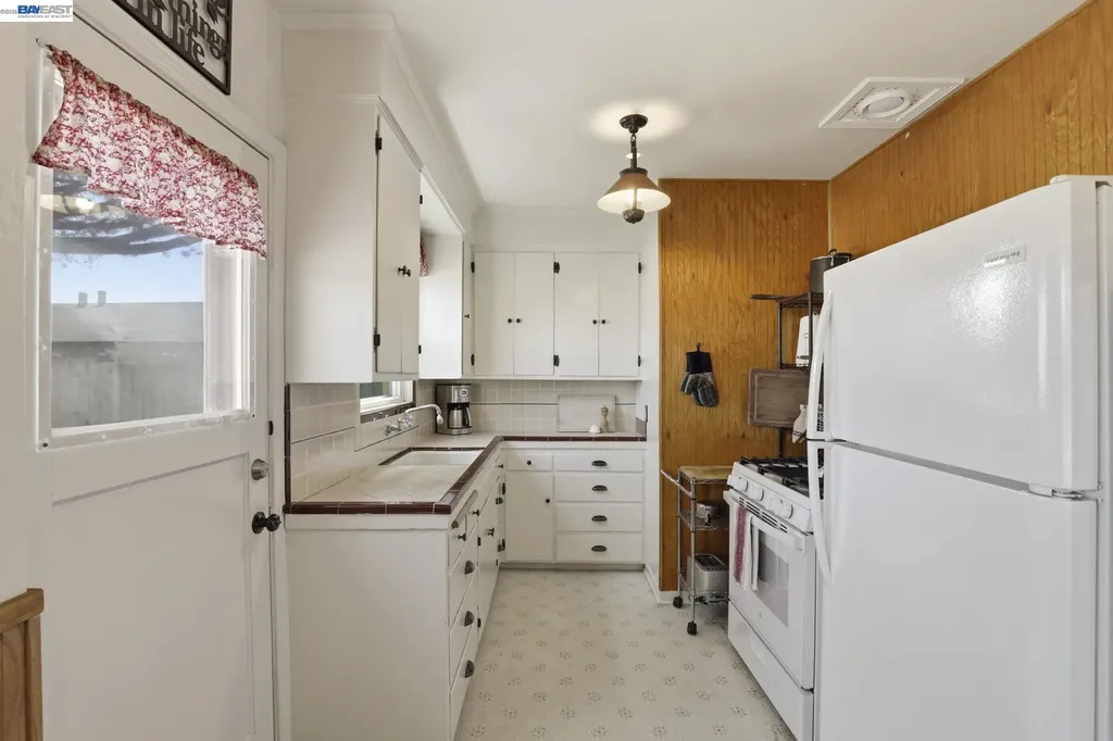 37340 Locust Street Newark CA 94560