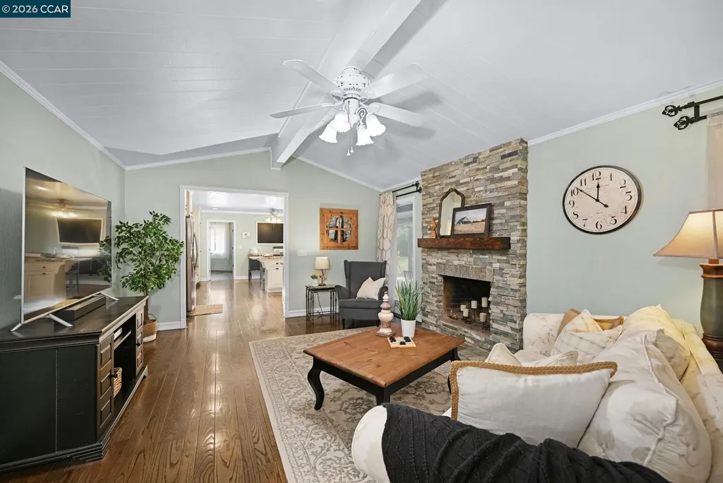 1016 Pine Hollow Court Clayton CA 94517
