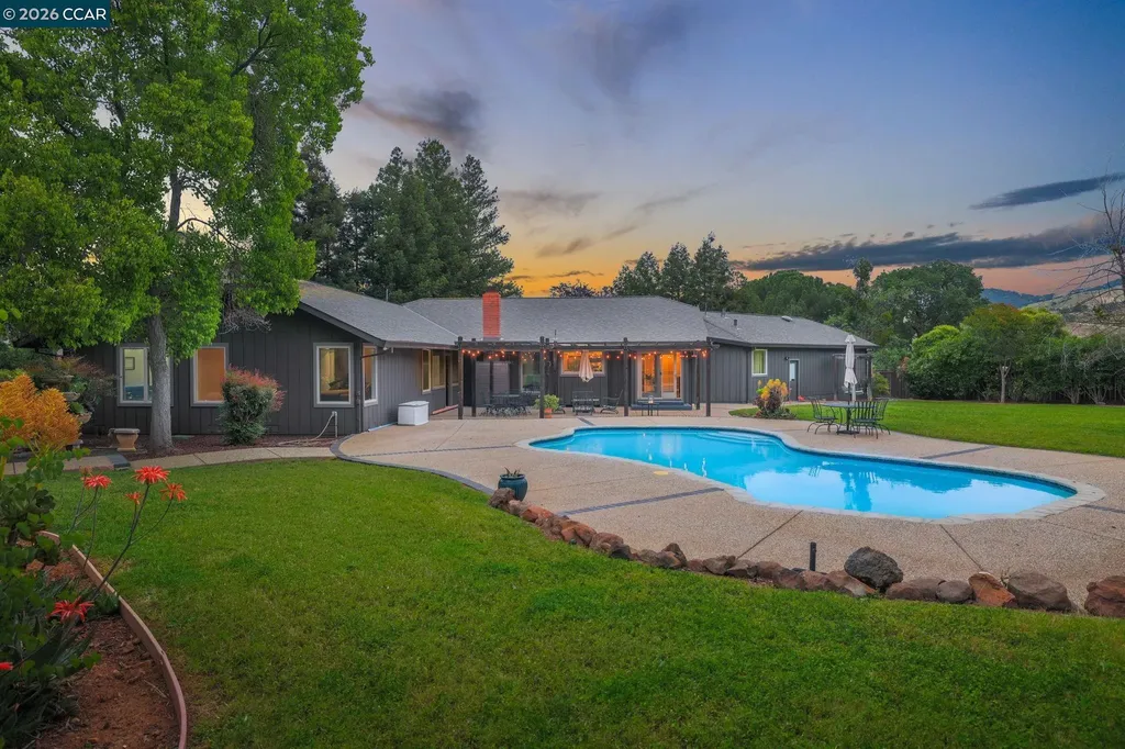 1016 Pine Hollow Court Clayton CA 94517