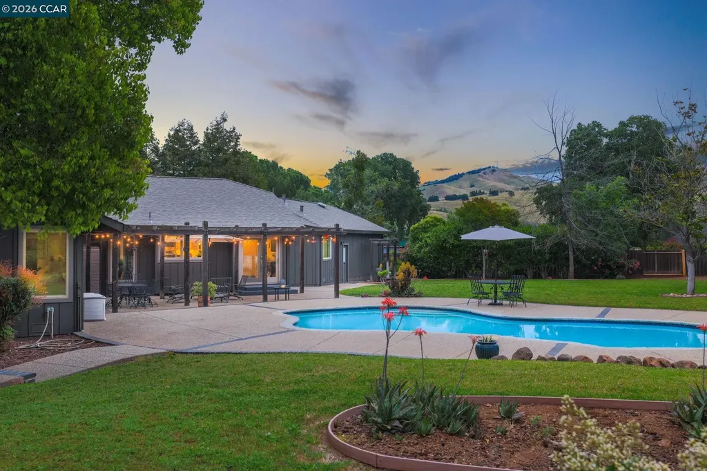 1016 Pine Hollow Court Clayton CA 94517