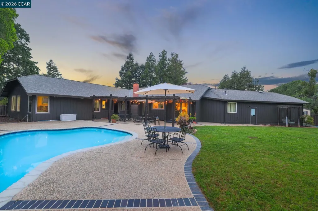 1016 Pine Hollow Court Clayton CA 94517