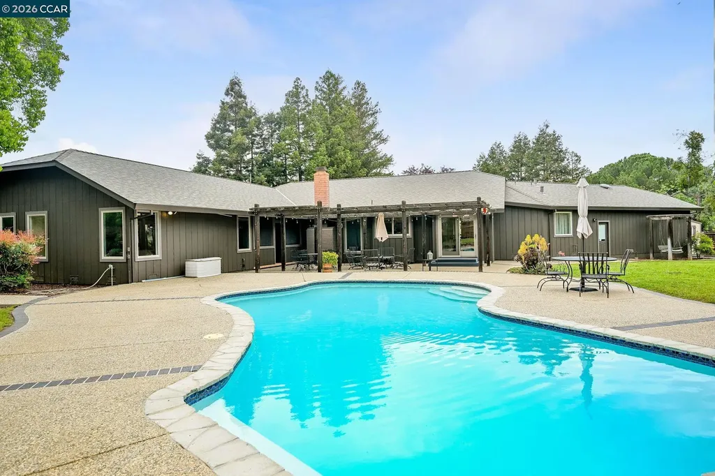 1016 Pine Hollow Court Clayton CA 94517