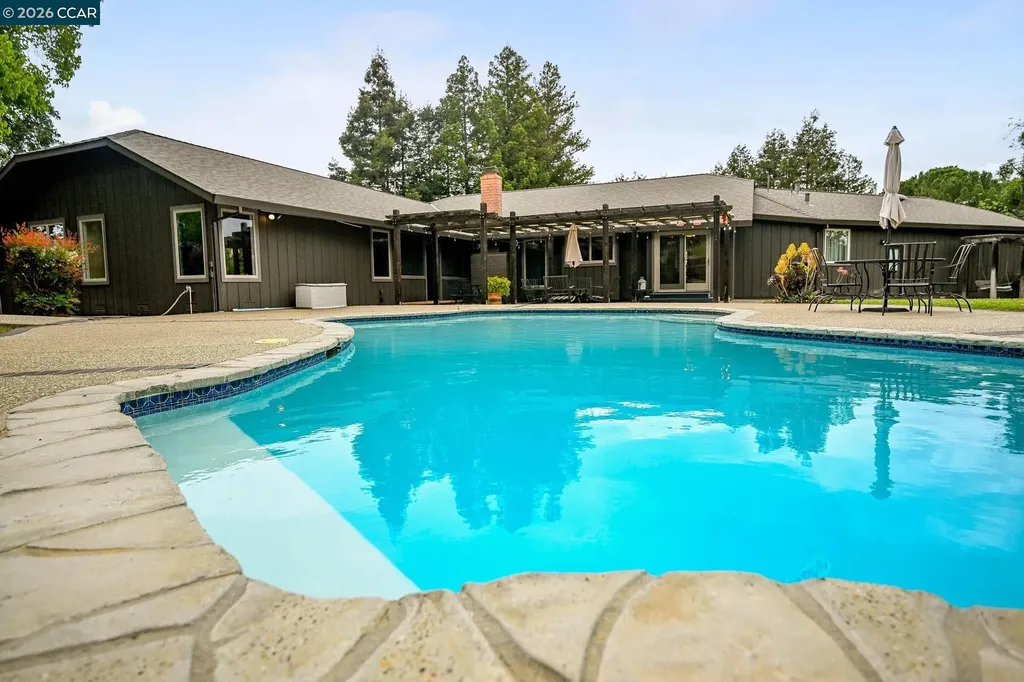 1016 Pine Hollow Court Clayton CA 94517