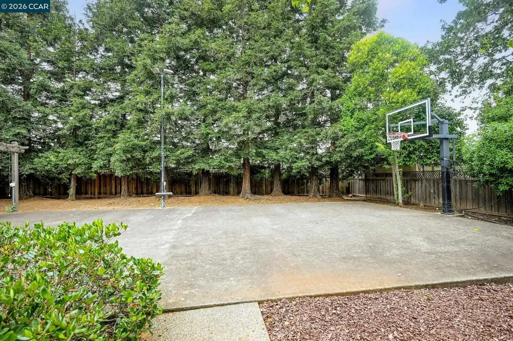 1016 Pine Hollow Court Clayton CA 94517