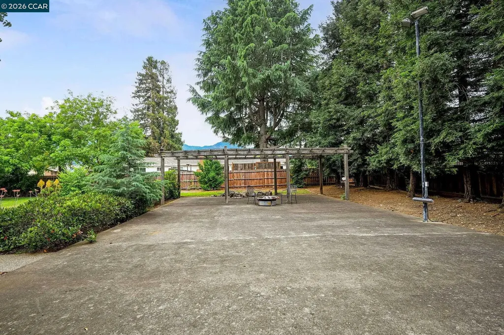 1016 Pine Hollow Court Clayton CA 94517