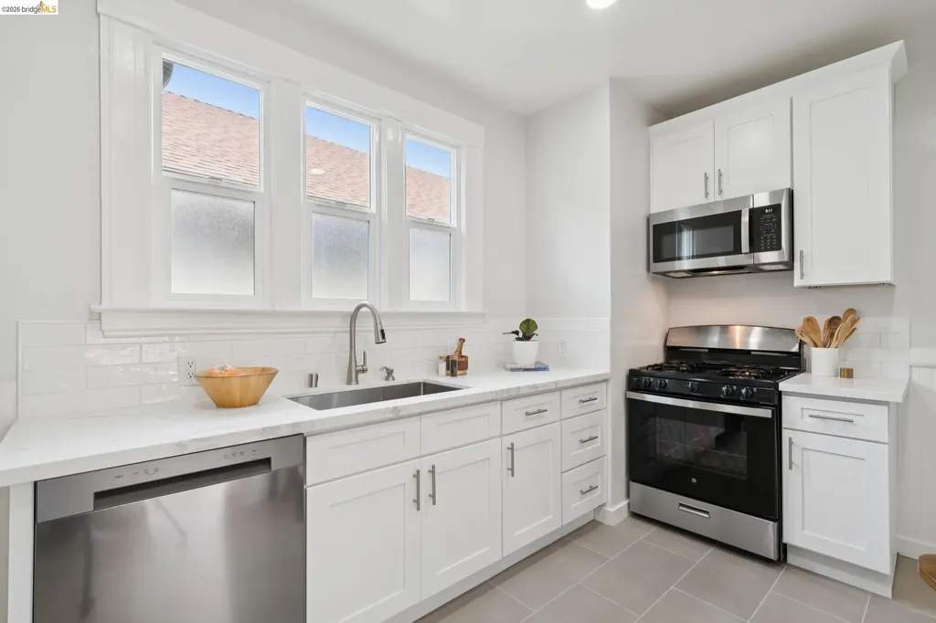 3781 Manila Avenue Oakland CA 94609