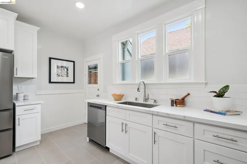 3781 Manila Avenue Oakland CA 94609