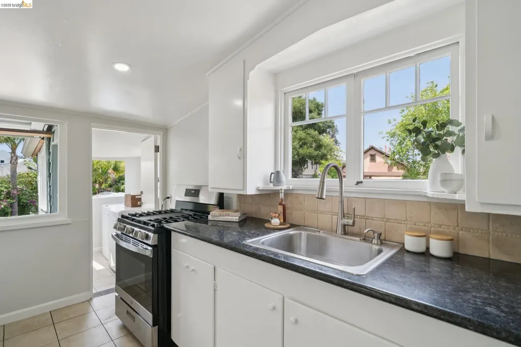 3781 Manila Avenue Oakland CA 94609