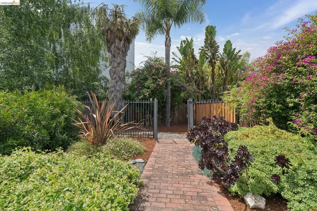 3781 Manila Avenue Oakland CA 94609