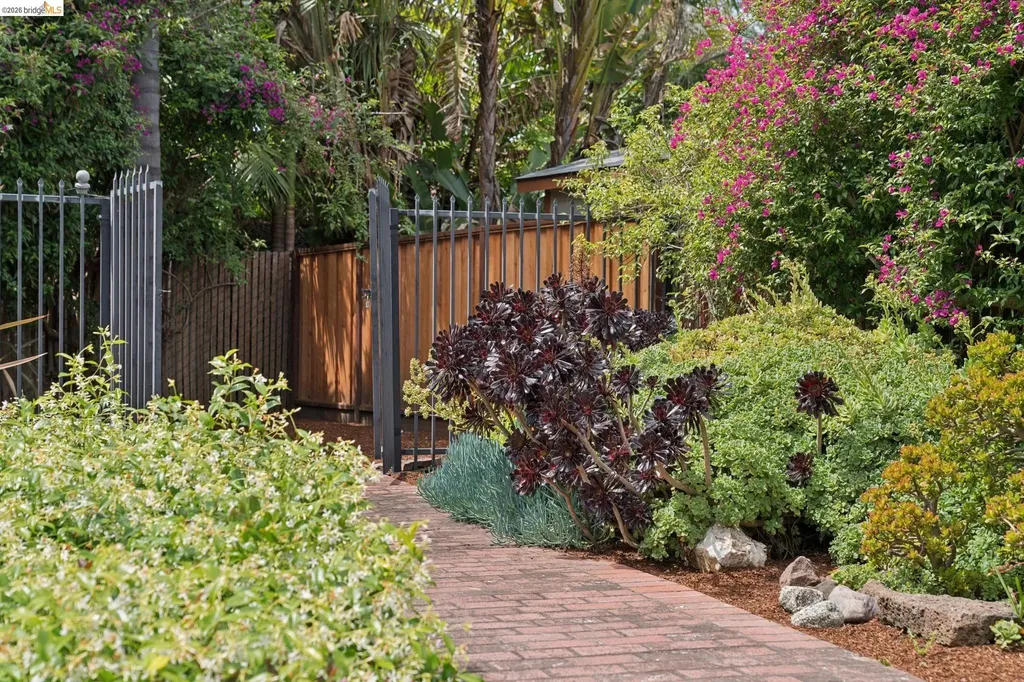 3781 Manila Avenue Oakland CA 94609