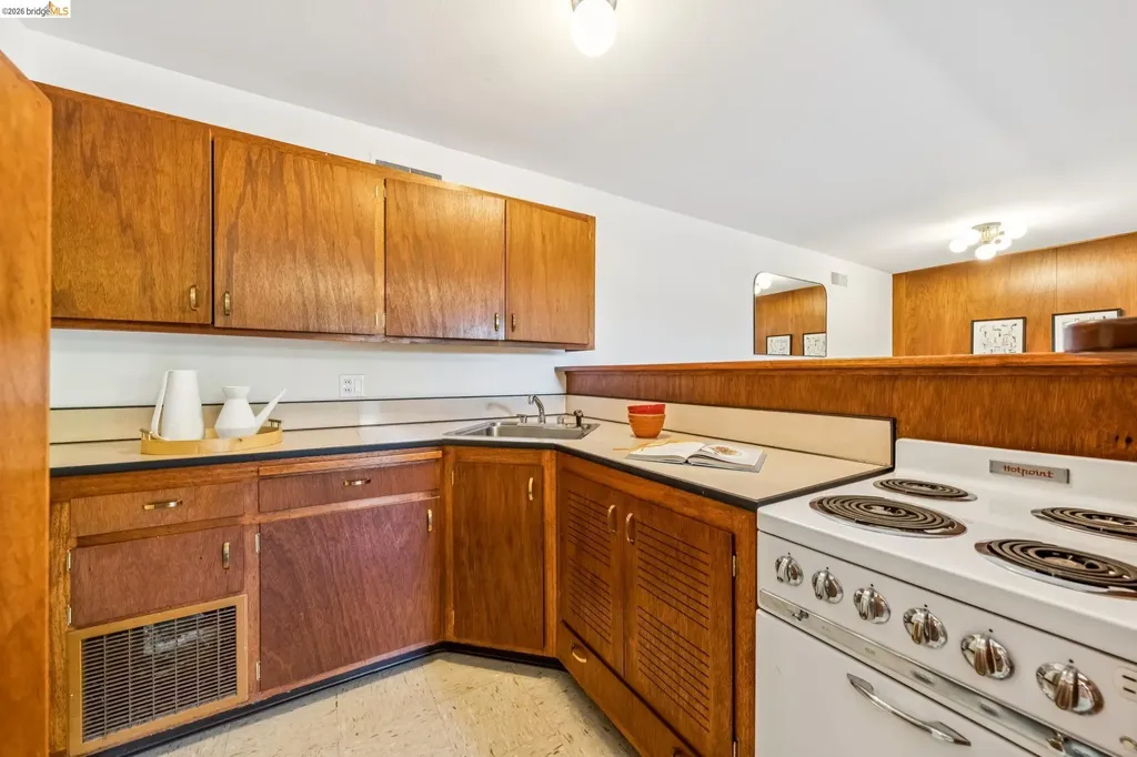 1113 Hillview Road Berkeley CA 94708