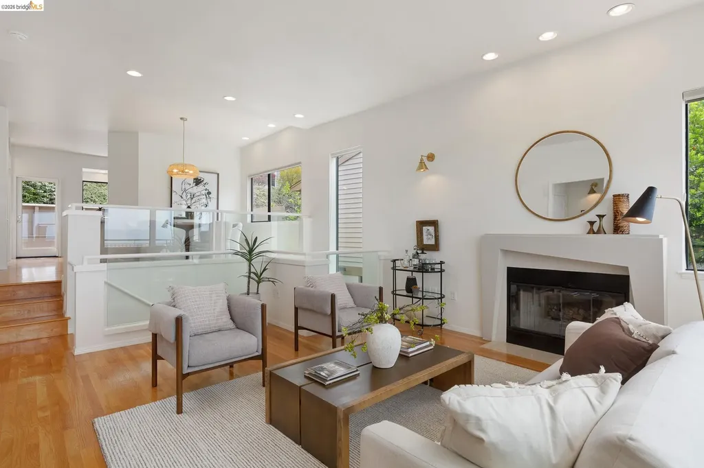 45 Schooner Hill Oakland CA 94618