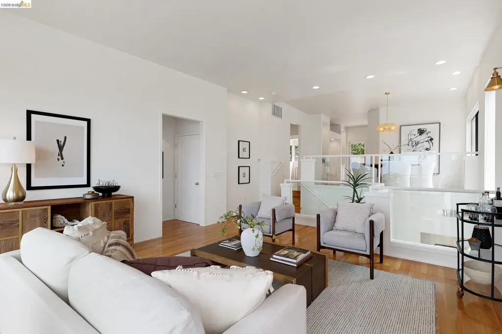 45 Schooner Hill Oakland CA 94618