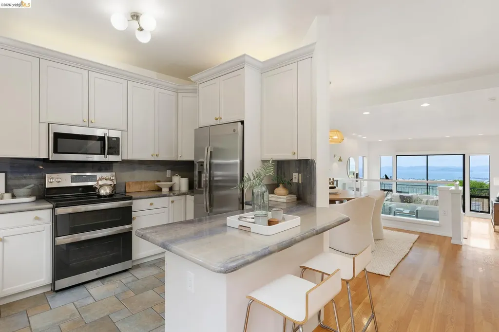45 Schooner Hill Oakland CA 94618
