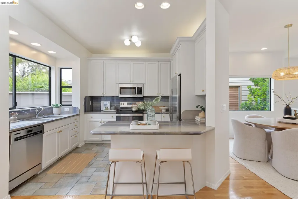 45 Schooner Hill Oakland CA 94618