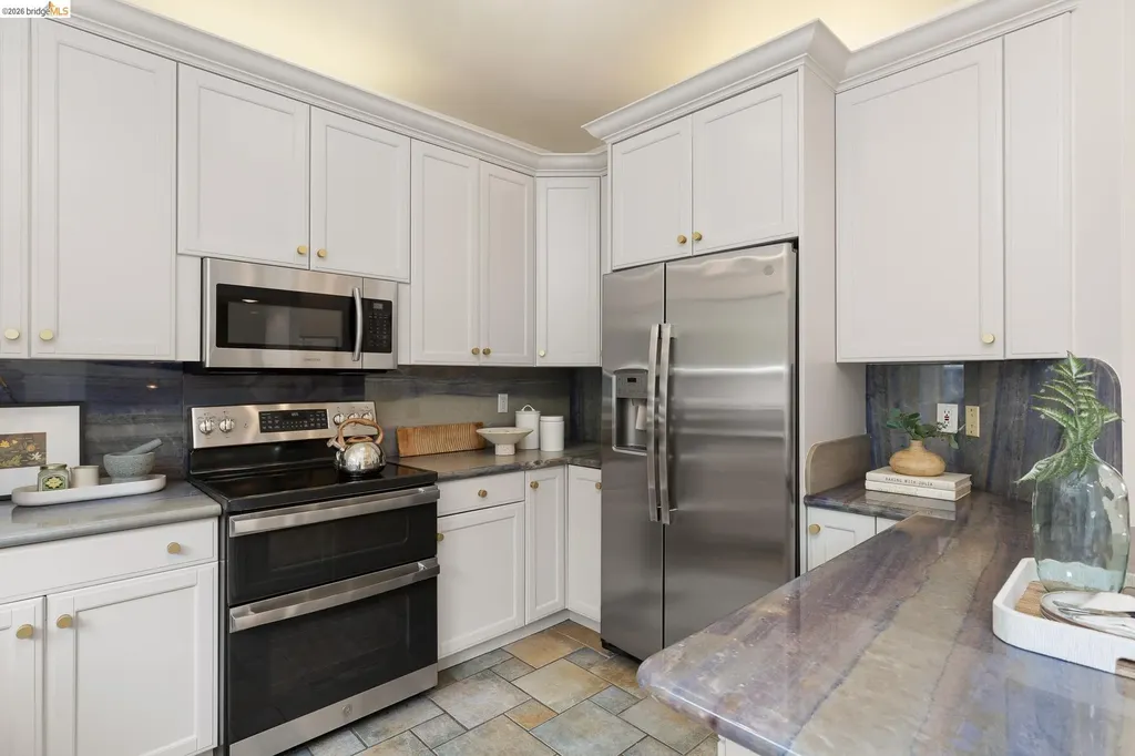 45 Schooner Hill Oakland CA 94618