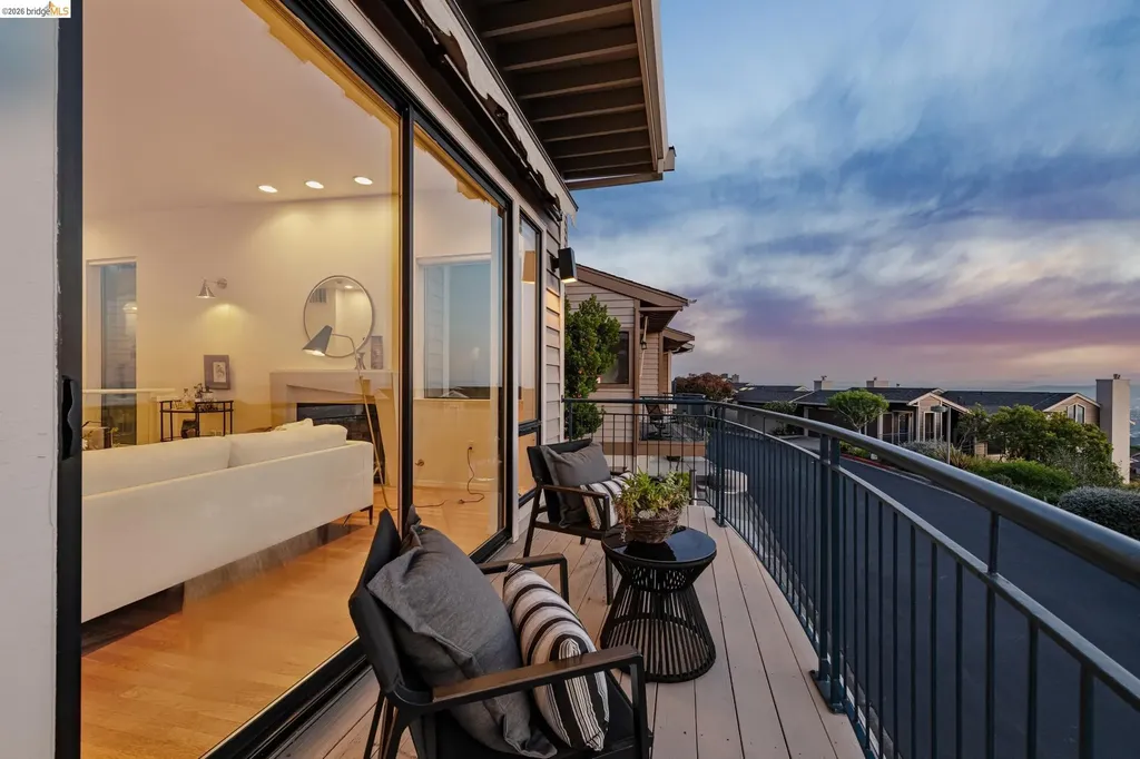 45 Schooner Hill Oakland CA 94618