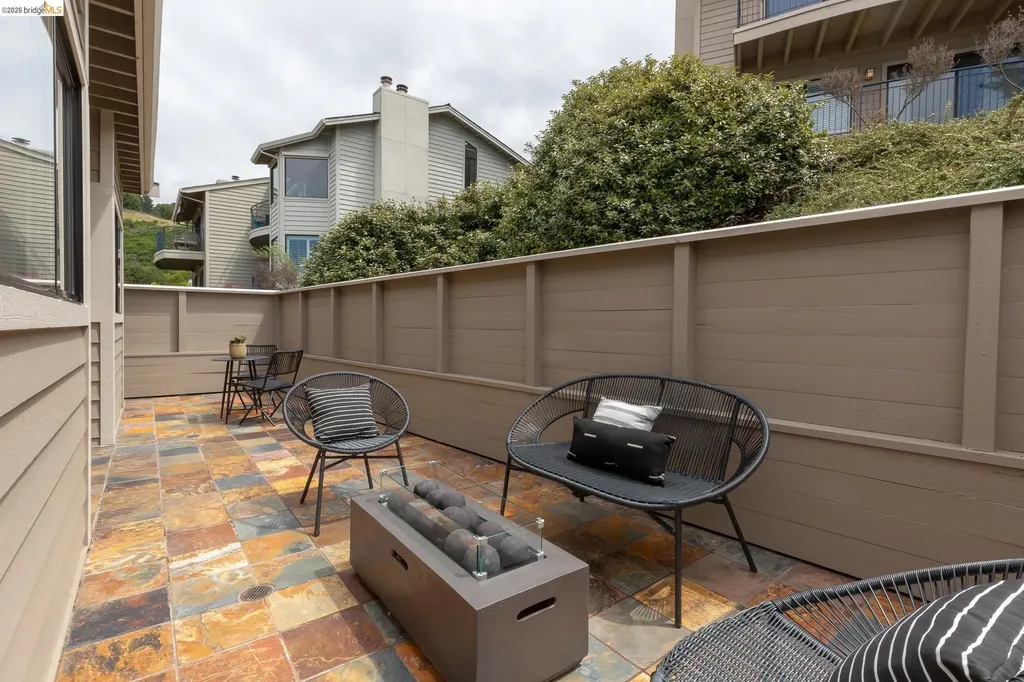 45 Schooner Hill Oakland CA 94618