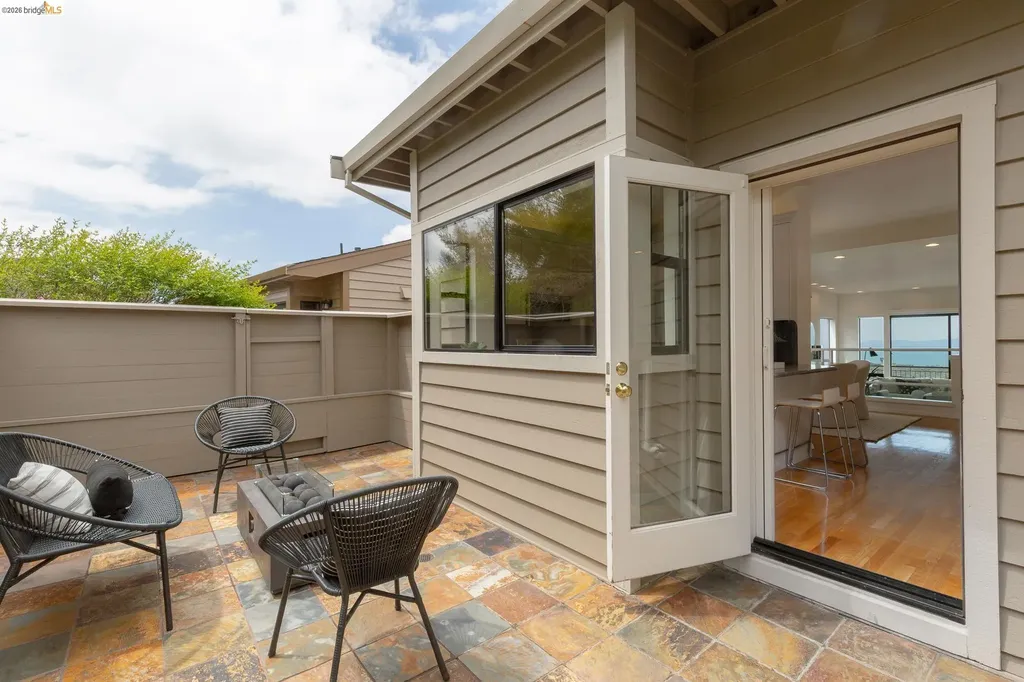 45 Schooner Hill Oakland CA 94618
