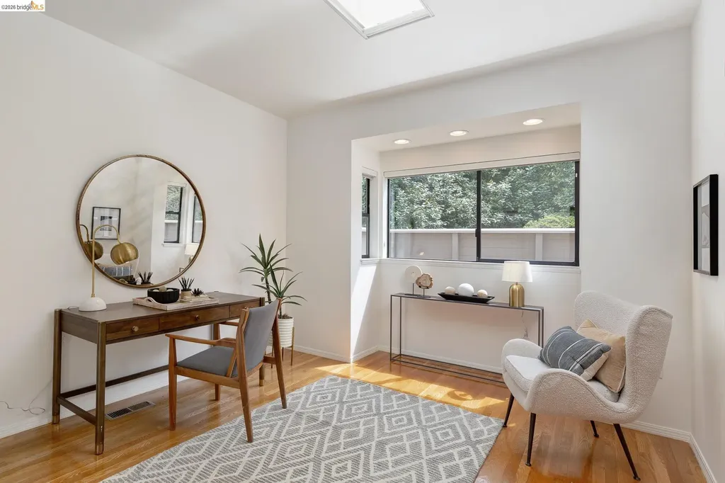 45 Schooner Hill Oakland CA 94618
