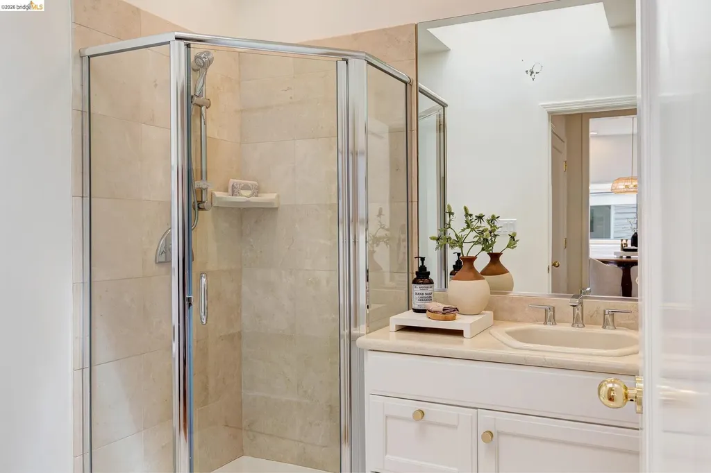 45 Schooner Hill Oakland CA 94618