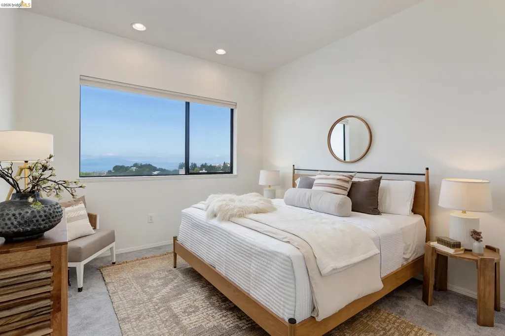 45 Schooner Hill Oakland CA 94618