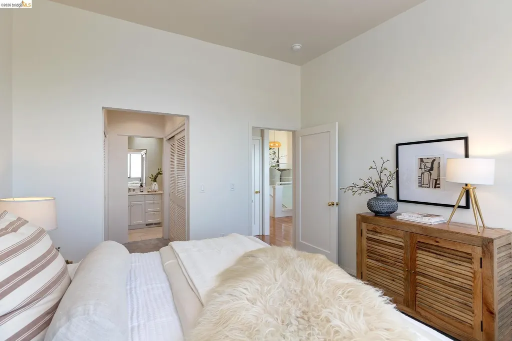 45 Schooner Hill Oakland CA 94618