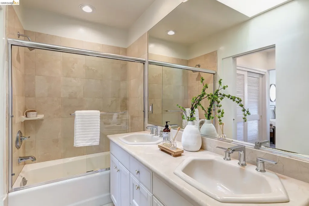 45 Schooner Hill Oakland CA 94618