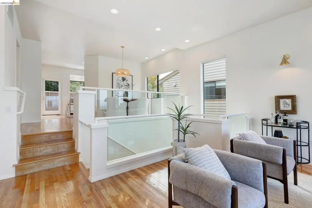 45 Schooner Hill Oakland CA 94618