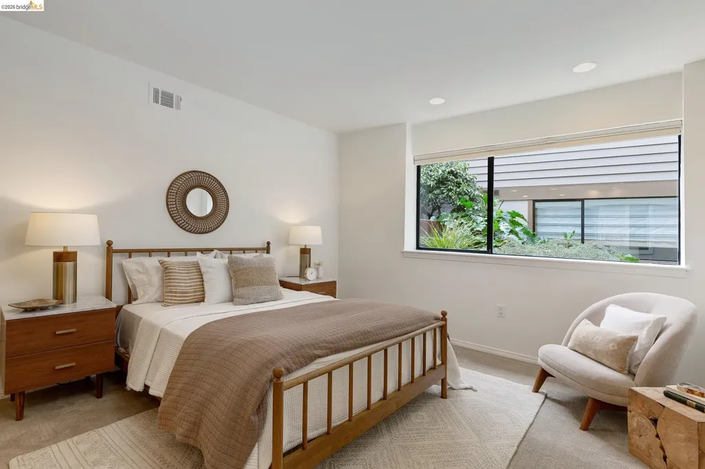 45 Schooner Hill Oakland CA 94618