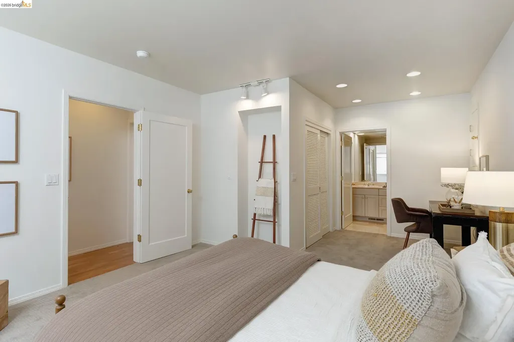 45 Schooner Hill Oakland CA 94618