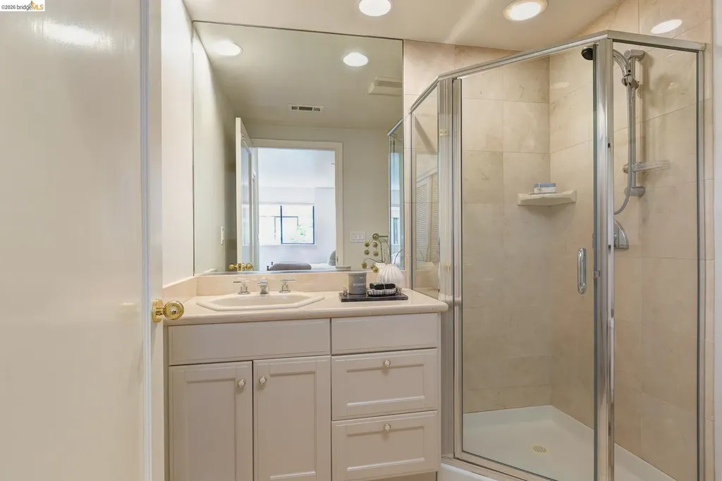 45 Schooner Hill Oakland CA 94618