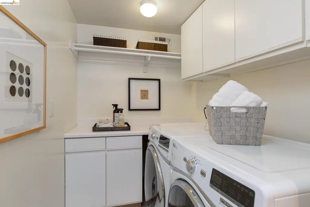 45 Schooner Hill Oakland CA 94618