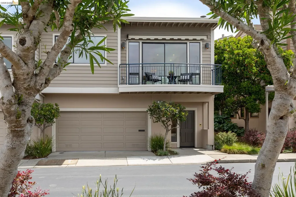45 Schooner Hill Oakland CA 94618