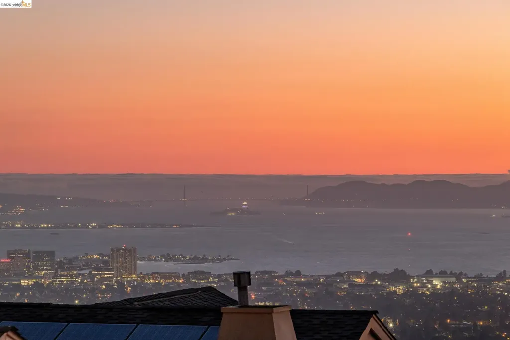 45 Schooner Hill Oakland CA 94618