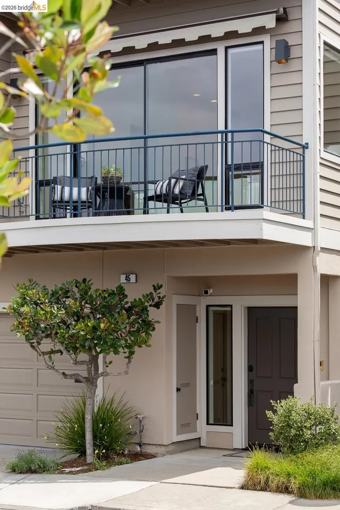 45 Schooner Hill Oakland CA 94618