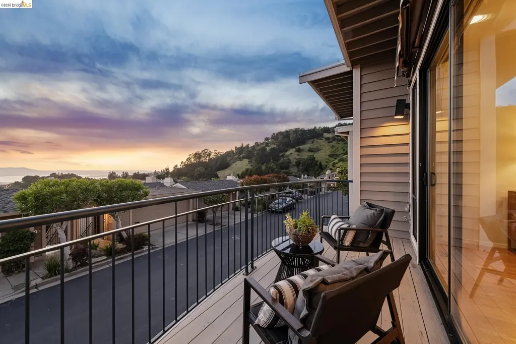 45 Schooner Hill Oakland CA 94618
