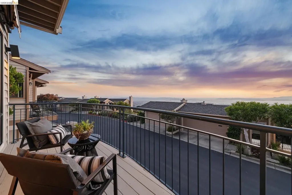 45 Schooner Hill Oakland CA 94618