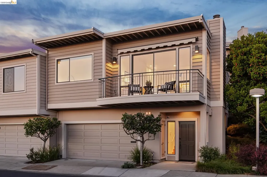 45 Schooner Hill Oakland CA 94618