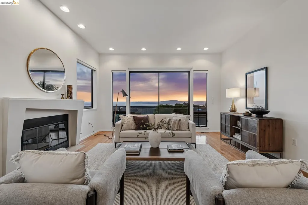 45 Schooner Hill Oakland CA 94618
