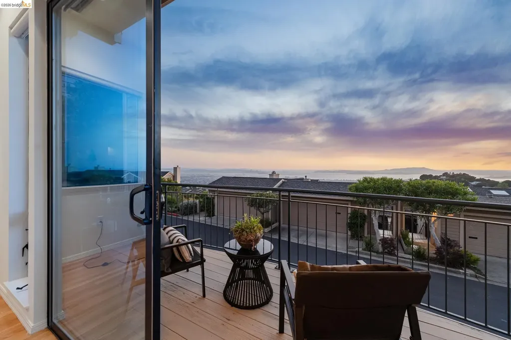 45 Schooner Hill Oakland CA 94618