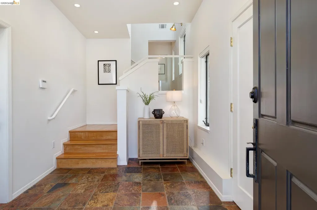 45 Schooner Hill Oakland CA 94618