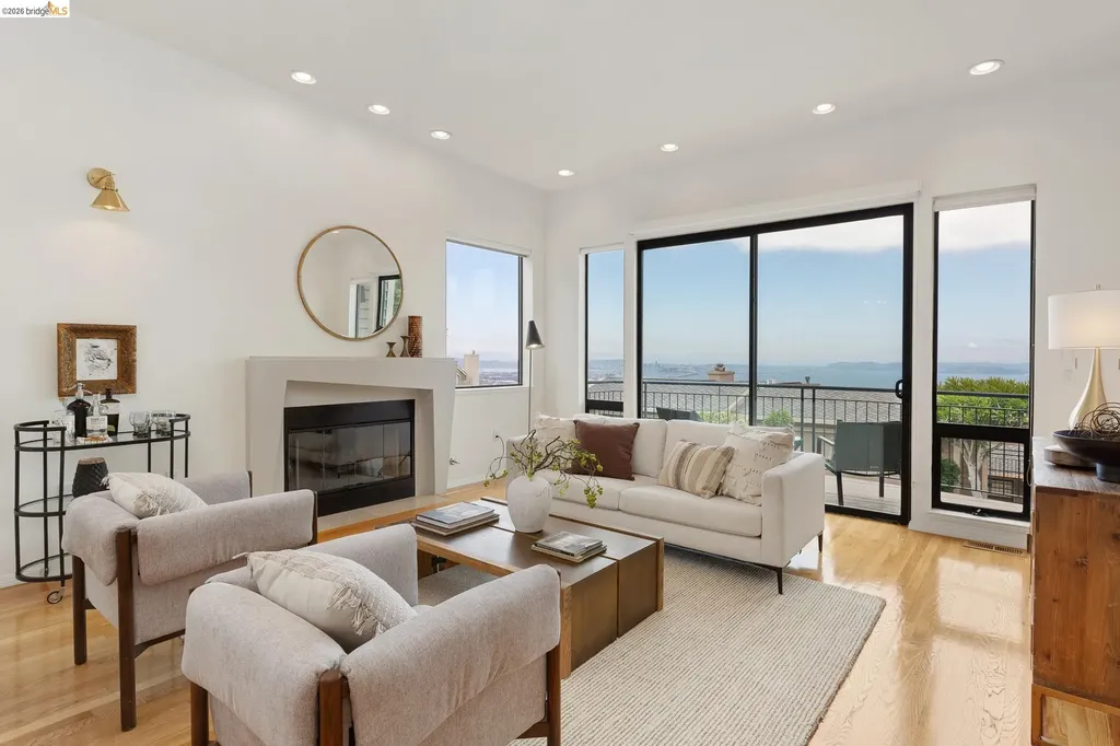 45 Schooner Hill Oakland CA 94618
