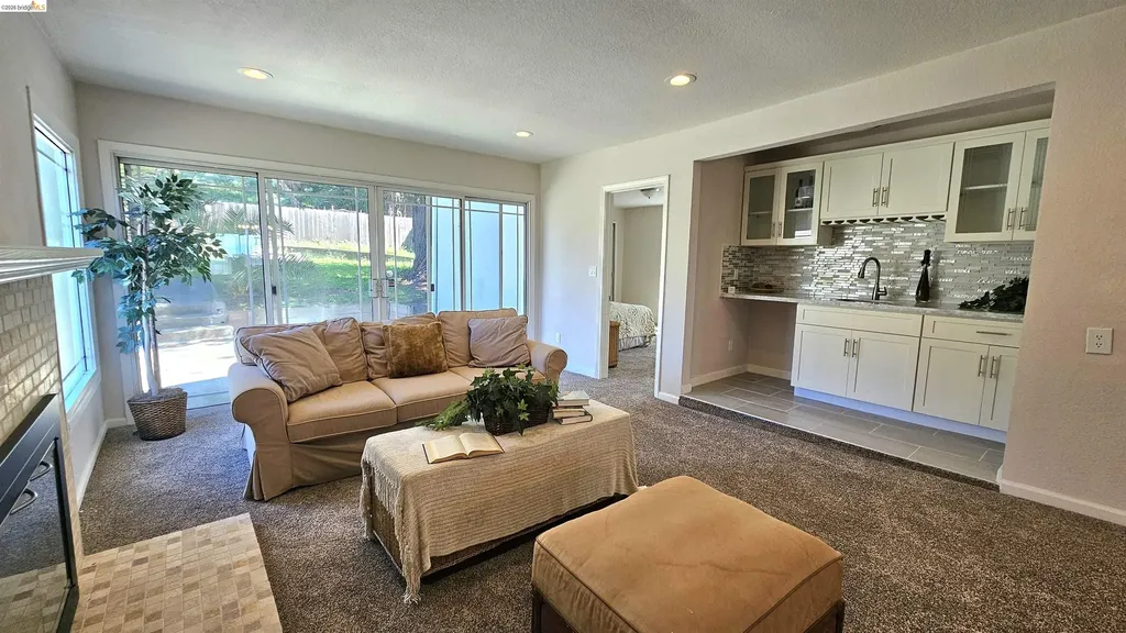 7856 Ney Avenue Oakland CA 94605