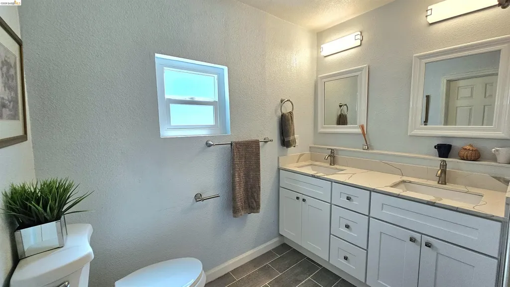 7856 Ney Avenue Oakland CA 94605