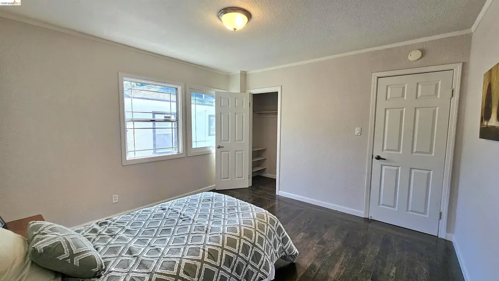 7856 Ney Avenue Oakland CA 94605