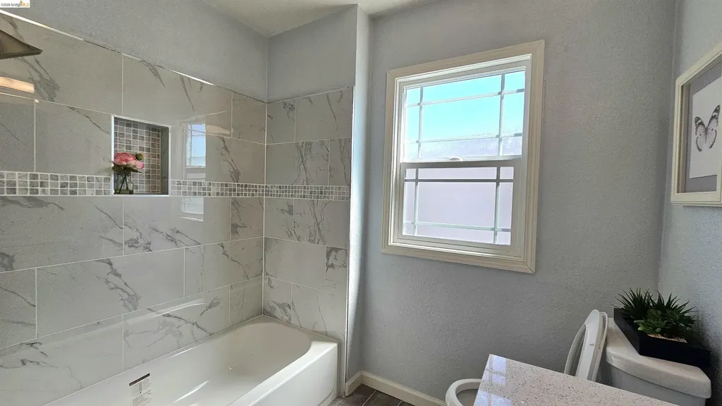 7856 Ney Avenue Oakland CA 94605