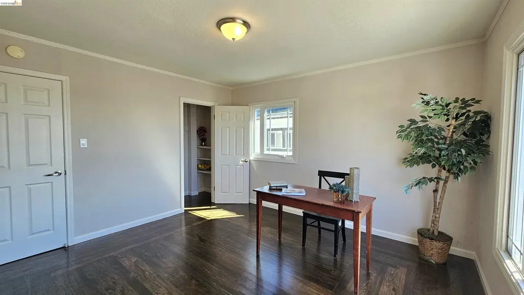 7856 Ney Avenue Oakland CA 94605