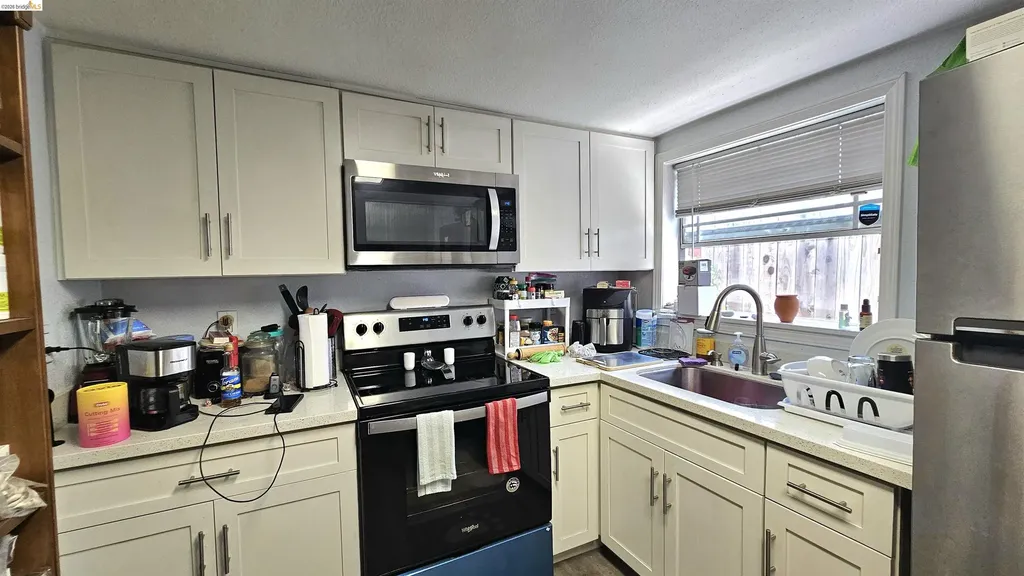7856 Ney Avenue Oakland CA 94605